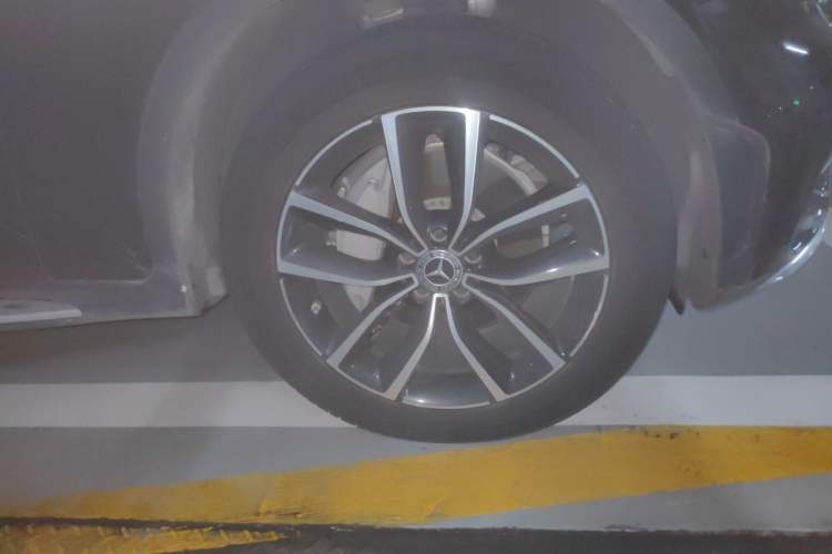 Used Mercedes-Benz GLC 2022 GLC 260 L 4MATIC Luxury Model Right Front Wheel Hub