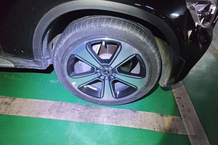 Used Mercedes-Benz GLC 2022 Facelift GLC 300 L 4MATIC Luxury Edition Right Front Wheel Hub
