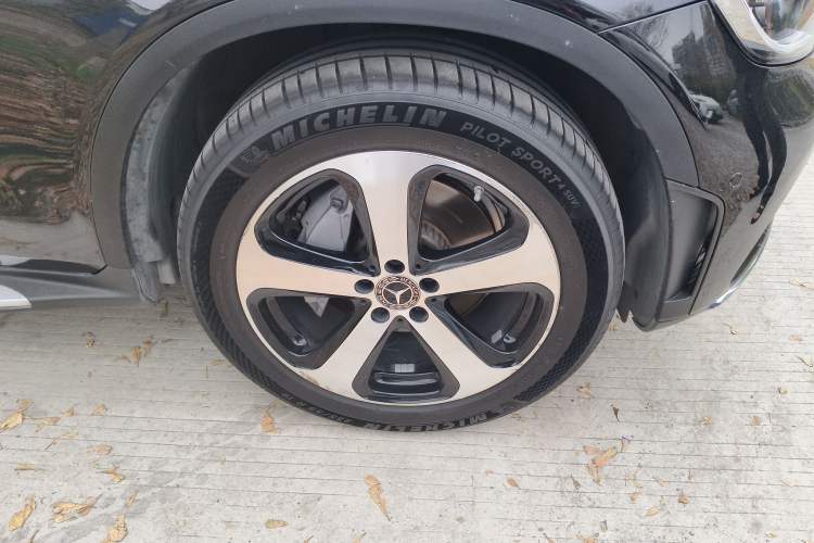 Used Mercedes-Benz GLC 2022 Refreshed GLC 260 L 4MATIC Dynamic Edition Right Front Wheel Hub
