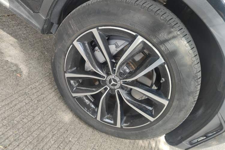 Used Mercedes-Benz GLC 2022 Second Facelift GLC 260 L 4MATIC Luxury Edition Right Front Wheel Hub