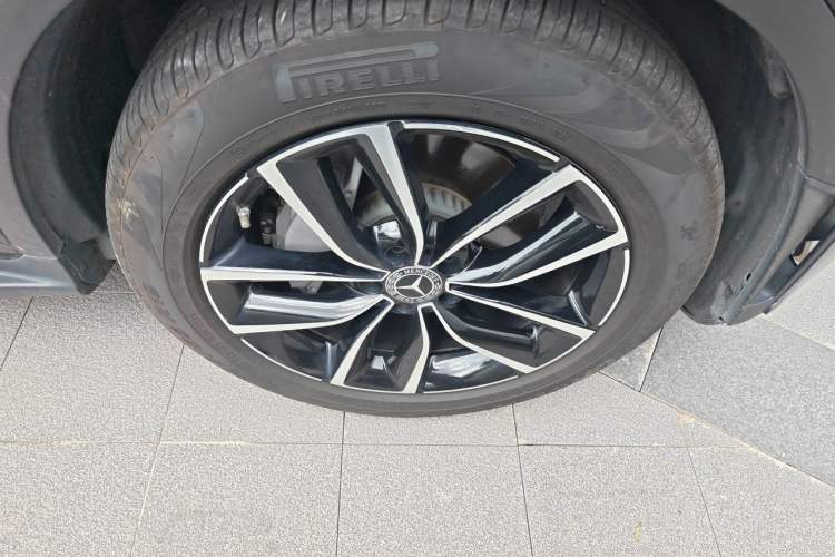 Used Mercedes-Benz GLC 2022 Facelift GLC 260 L 4MATIC Luxury Edition Right Front Wheel Hub