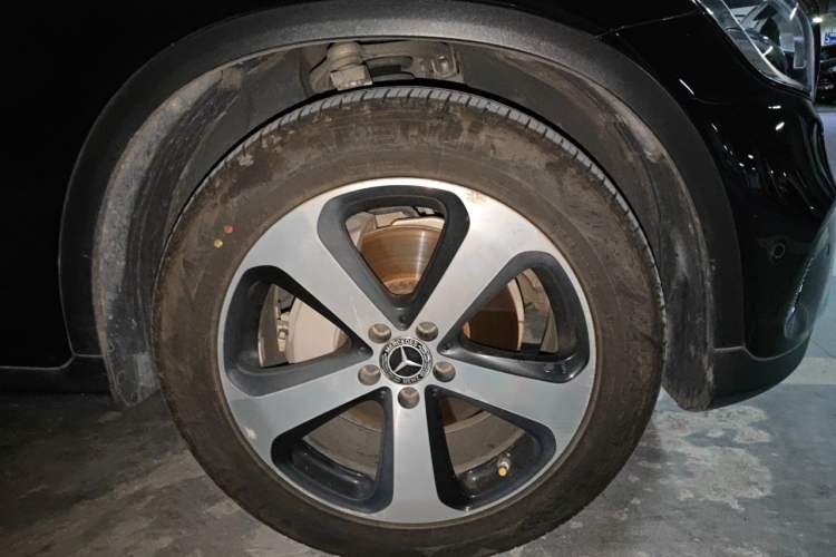 Used Mercedes-Benz GLC 2022 Second Facelift GLC 260 L 4MATIC Dynamic Edition Right Front Wheel Hub
