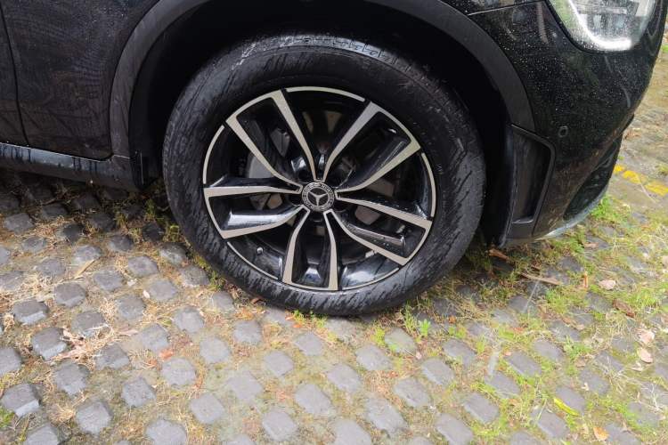 Used Mercedes-Benz GLC 2022 Second Facelift GLC 260 L 4MATIC Luxury Edition Right Front Wheel Hub