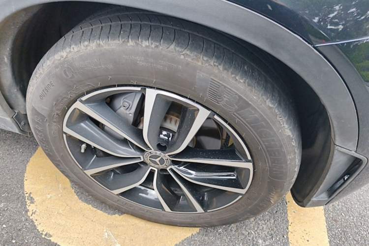 Used Mercedes-Benz GLC 2022 Second Facelift GLC 260 L 4MATIC Luxury Edition Right Front Wheel Hub
