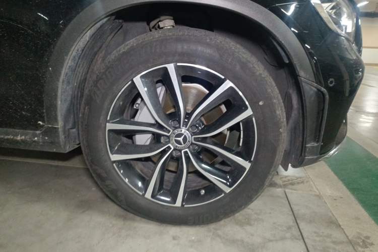 Used Mercedes-Benz GLC 2022 Second Facelift GLC 260 L 4MATIC Luxury Edition Right Front Wheel Hub