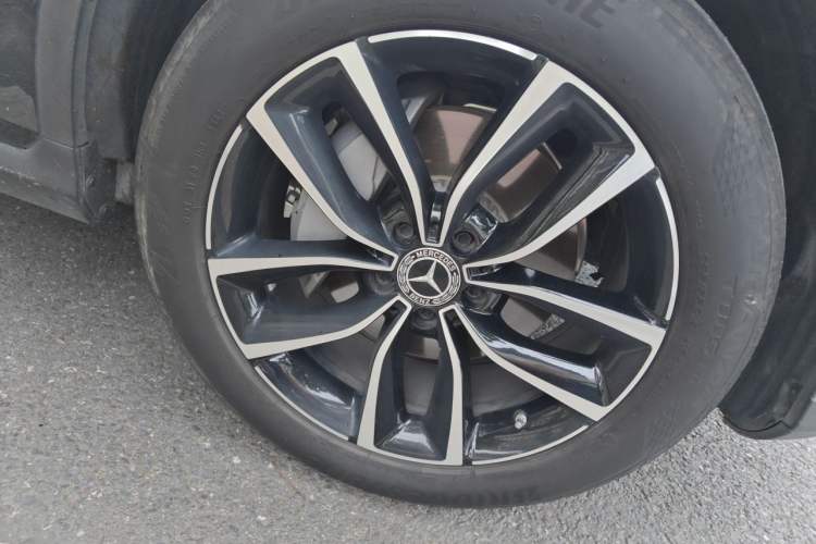 Used Mercedes-Benz GLC 2022 Second Facelift GLC 260 L 4MATIC Luxury Edition Right Front Wheel Hub