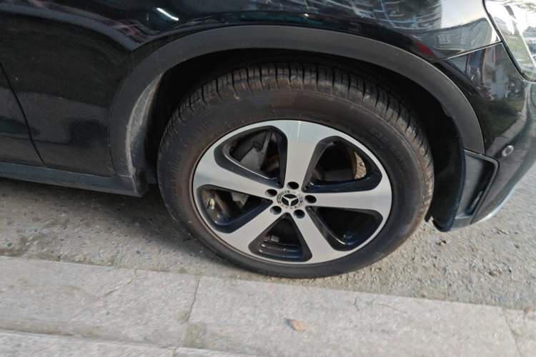 Used Mercedes-Benz GLC 2022 Facelifted GLC 260 L 4MATIC Dynamic Edition Right Front Wheel Hub