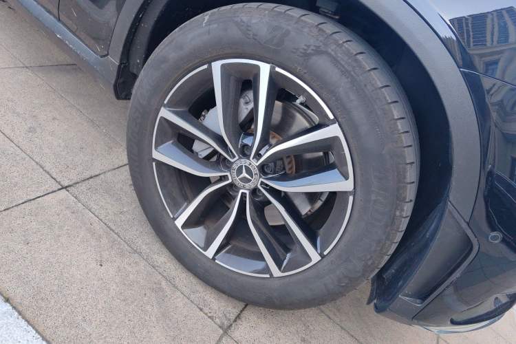 Used Mercedes-Benz GLC 2022 Facelift GLC 260 L 4MATIC Luxury Edition Right Front Wheel Hub