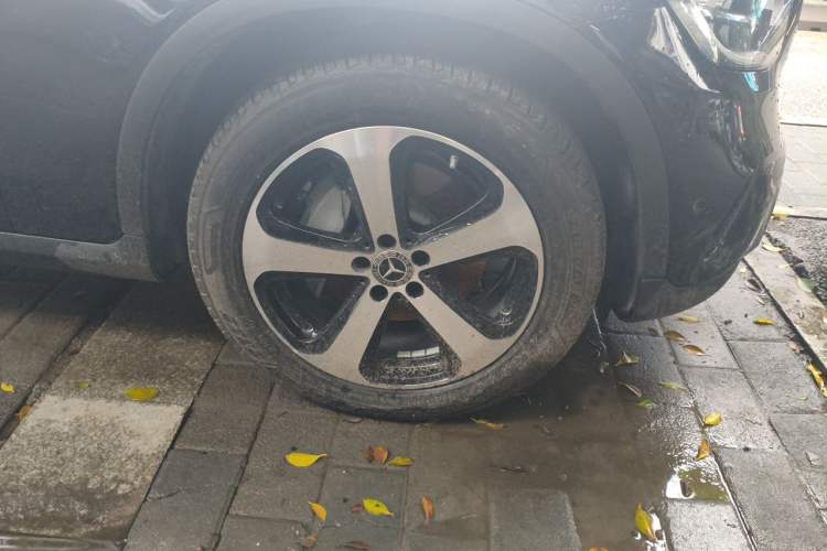 Used Mercedes-Benz GLC 2022 Second Facelift GLC 260 L 4MATIC Dynamic Edition Right Front Wheel Hub