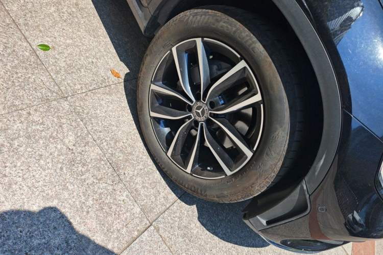 Used Mercedes-Benz GLC 2022 Second Facelift GLC 260 L 4MATIC Luxury Edition Right Front Wheel Hub
