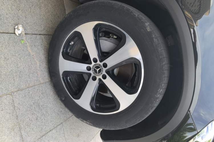 Used Mercedes-Benz GLC 2022 Second Facelift GLC 260 L 4MATIC Dynamic Edition Right Front Wheel Hub