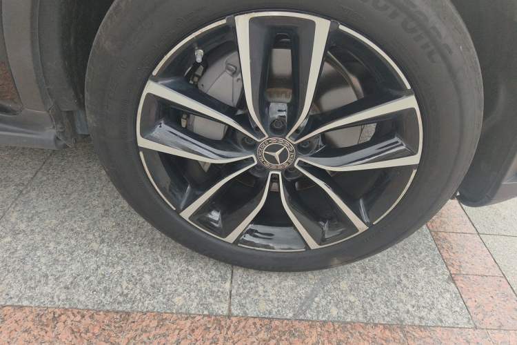 Used Mercedes-Benz GLC 2022 Second Facelift GLC 260 L 4MATIC Luxury Edition Right Front Wheel Hub