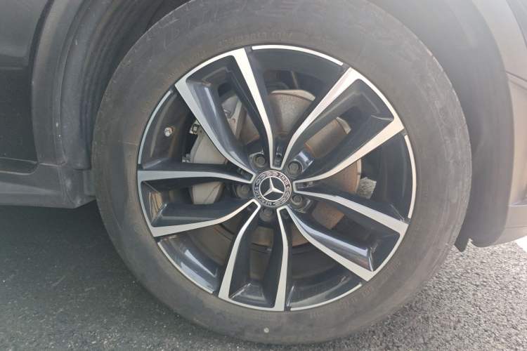 Used Mercedes-Benz GLC 2022 Facelift GLC 260 L 4MATIC Luxury Edition Right Front Wheel Hub