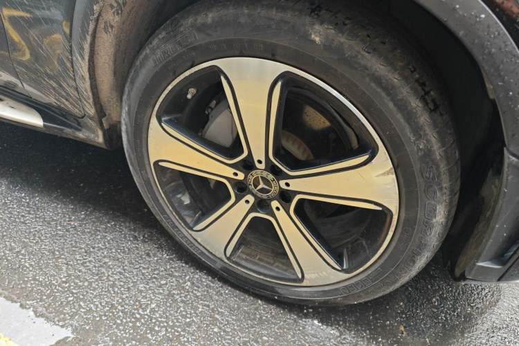 Used Mercedes-Benz GLC 2022 Facelifted GLC 300 L 4MATIC Luxury Edition Right Front Wheel Hub