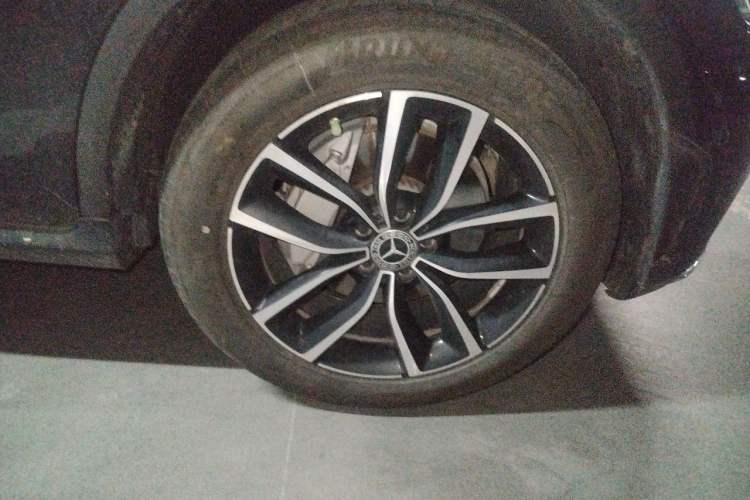Used Mercedes-Benz GLC 2022 Second Facelift GLC 260 L 4MATIC Luxury Edition Right Front Wheel Hub