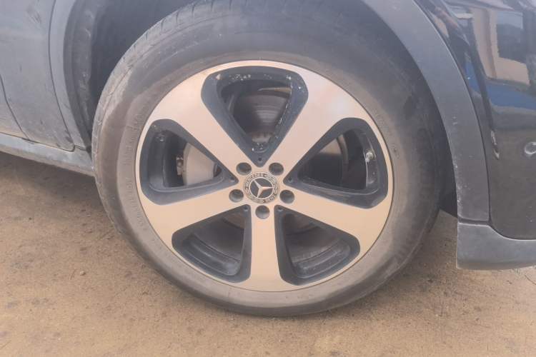 Used Mercedes-Benz GLC 2022 Second Facelift GLC 260 L 4MATIC Dynamic Edition Right Front Wheel Hub