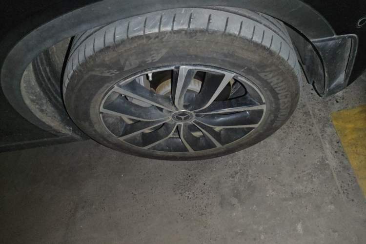 Used Mercedes-Benz GLC 2022 Second Facelift GLC 260 L 4MATIC Luxury Edition Right Front Wheel Hub