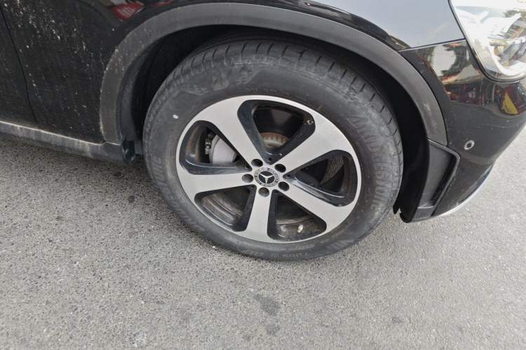 Used Mercedes-Benz GLC 2022 Facelifted GLC 260 L 4MATIC Dynamic Edition Right Front Wheel Hub
