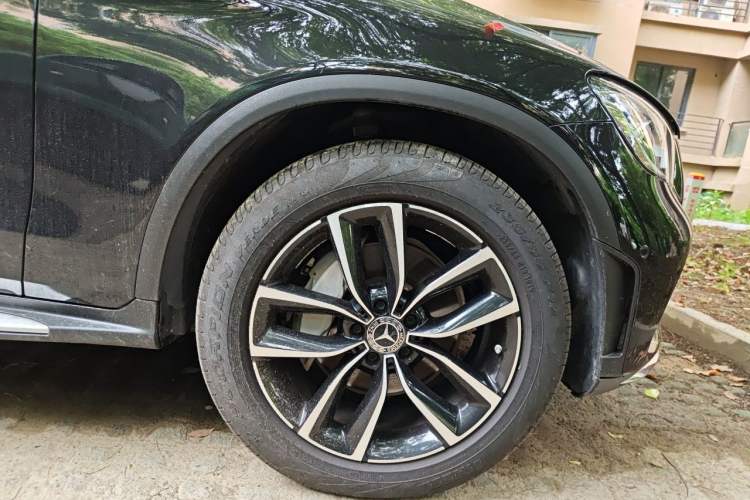 Used Mercedes-Benz GLC 2022 Refreshed GLC 300 L 4MATIC Dynamic Edition Right Front Wheel Hub