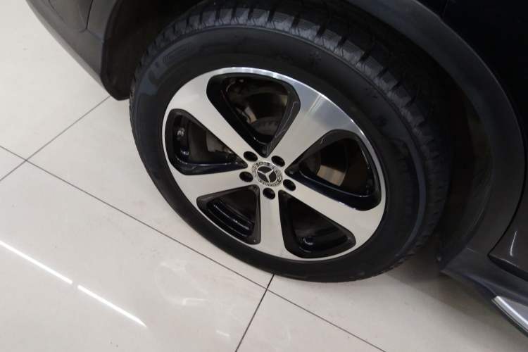 Used Mercedes-Benz GLC 2022 Refreshed GLC 260 L 4MATIC Dynamic Edition Right Rear Wheel Hub