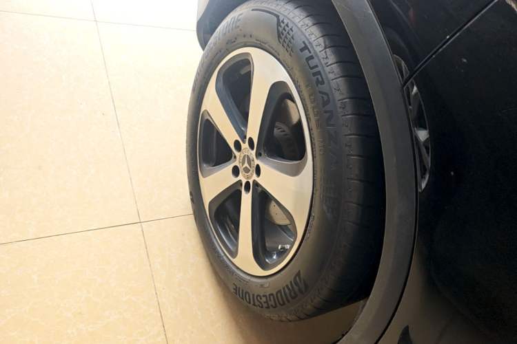 Used Mercedes-Benz GLC 2022 Facelifted GLC 260 L 4MATIC Dynamic Edition Right Rear Wheel Hub