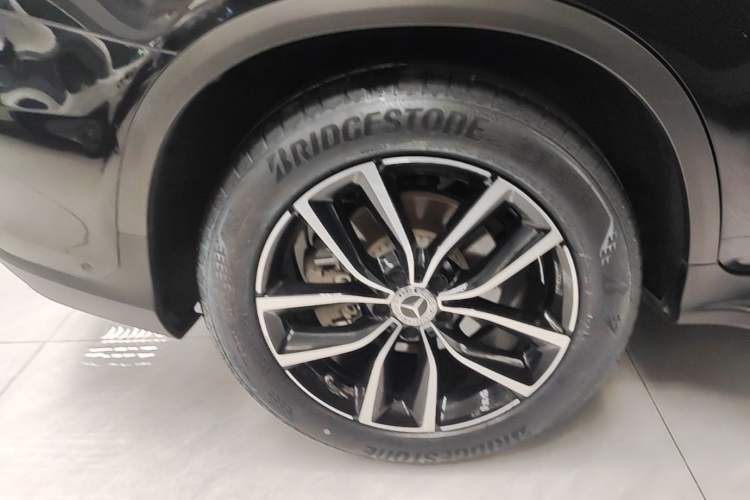 Used Mercedes-Benz GLC 2022 Second Facelift GLC 260 L 4MATIC Luxury Edition Right Rear Wheel Hub
