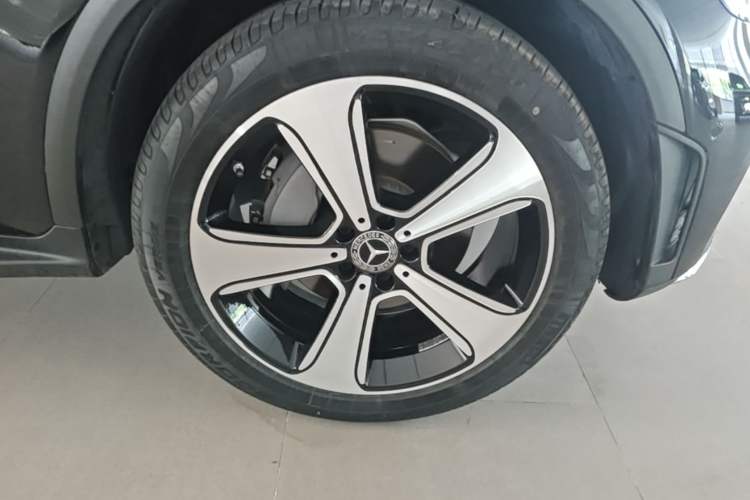 Used Mercedes-Benz GLC 2022 Refreshed GLC 300 L 4MATIC Dynamic Edition Prestige Version Right Rear Wheel Hub