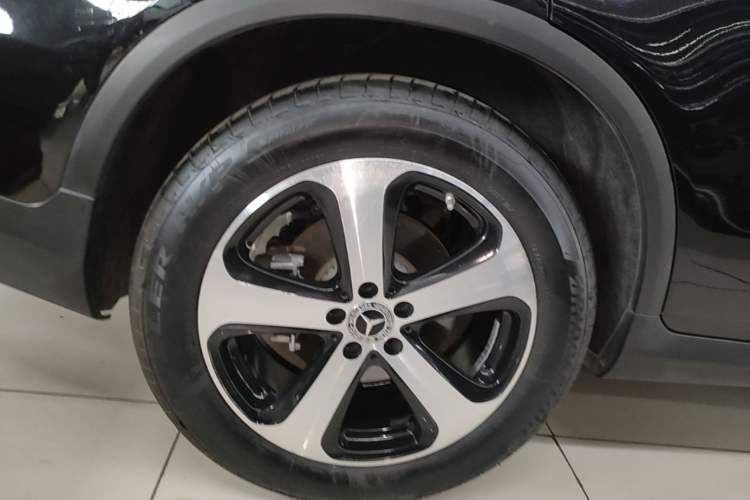 Used Mercedes-Benz GLC 2022 Refreshed GLC 260 L 4MATIC Dynamic Edition Right Rear Wheel Hub