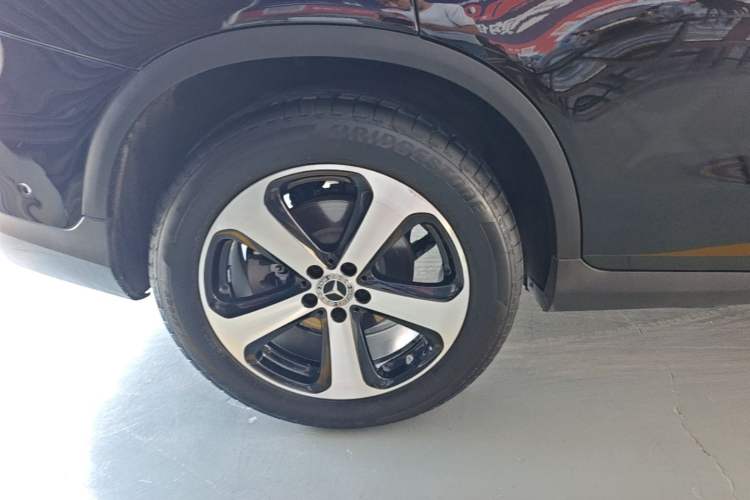 Used Mercedes-Benz GLC 2022 Facelift GLC 260 L 4MATIC Luxury Edition Right Rear Wheel Hub