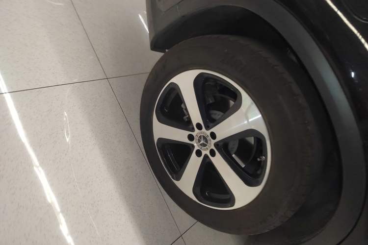 Used Mercedes-Benz GLC 2022 Facelifted GLC 260 L 4MATIC Dynamic Edition Right Rear Wheel Hub