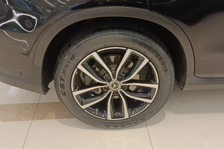 Used Mercedes-Benz GLC 2022 Second Facelift GLC 260 L 4MATIC Luxury Edition Right Rear Wheel Hub