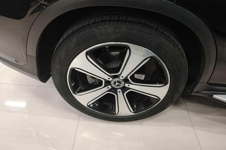 Used Mercedes-Benz GLC 2022 Facelift GLC 300 L 4MATIC Luxury Edition Right Rear Wheel Hub