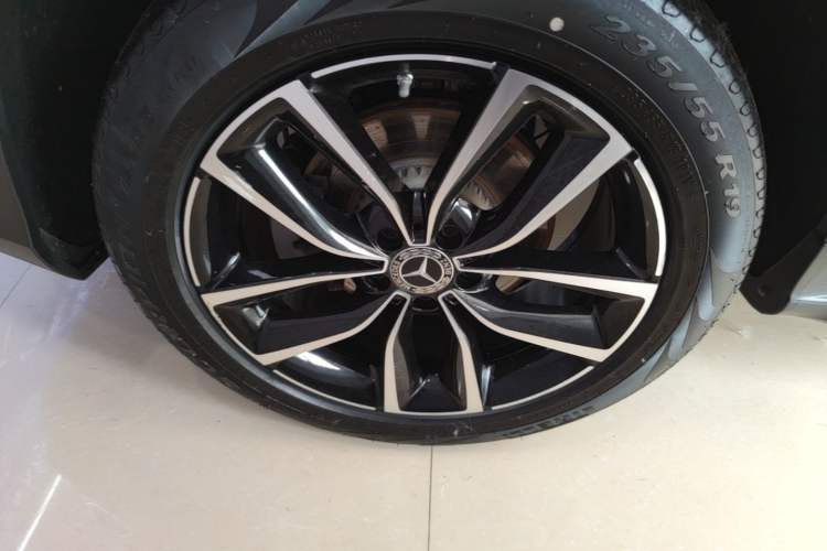 Used Mercedes-Benz GLC 2022 Facelift GLC 260 L 4MATIC Luxury Edition Right Rear Wheel Hub