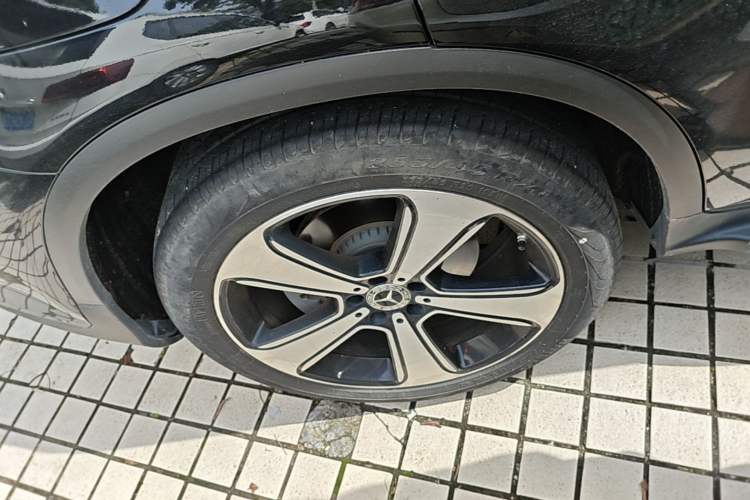 Used Mercedes-Benz GLC 2022 Refreshed GLC 300 L 4MATIC Dynamic Edition Prestige Version Right Rear Wheel Hub