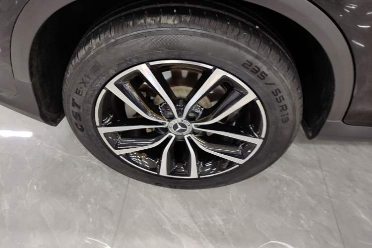 Used Mercedes-Benz GLC 2022 Second Facelift GLC 260 L 4MATIC Luxury Edition Right Rear Wheel Hub