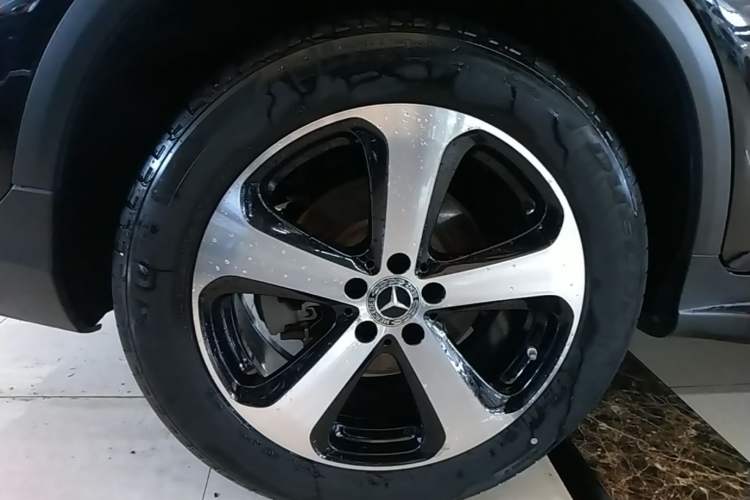 Used Mercedes-Benz GLC 2022 Second Facelift GLC 260 L 4MATIC Dynamic Edition Right Rear Wheel Hub