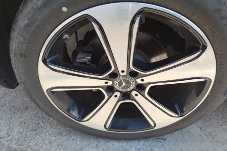 Used Mercedes-Benz GLC 2022 GLC 300 L 4MATIC Luxury Model Right Rear Wheel Hub