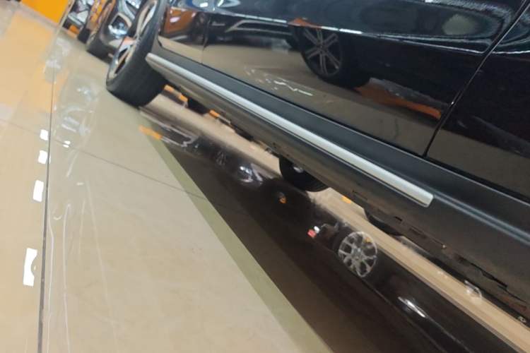 Used Mercedes-Benz GLC 2022 Refreshed GLC 300 L 4MATIC Dynamic Edition Prestige Version Right Side Sill