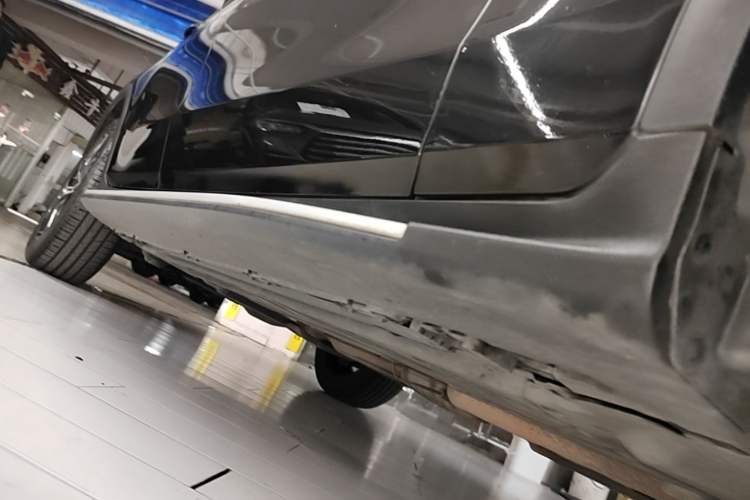 Used Mercedes-Benz GLC 2022 Refreshed GLC 300 L 4MATIC Dynamic Edition Right Side Sill