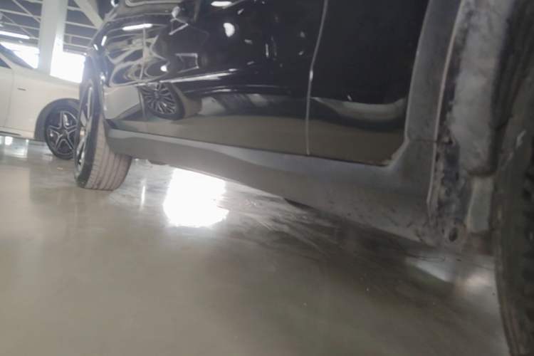 Used Mercedes-Benz GLC 2022 Refreshed GLC 260 L 4MATIC Dynamic Edition Right Side Sill