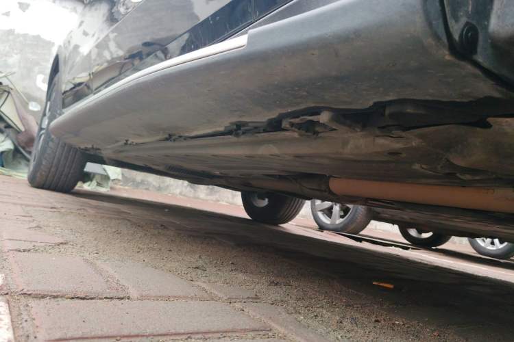 Used Mercedes-Benz GLC 2022 Second Facelift GLC 260 L 4MATIC Luxury Edition Right Side Sill