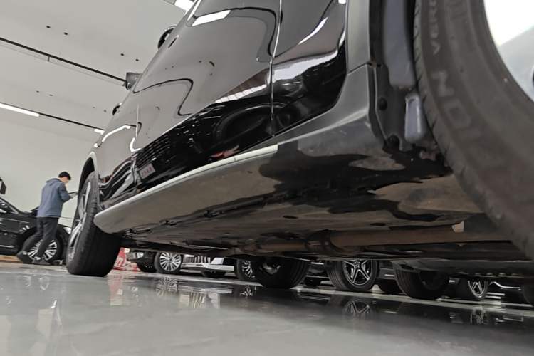 Used Mercedes-Benz GLC 2022 Refreshed GLC 300 L 4MATIC Dynamic Edition Prestige Version Right Side Sill