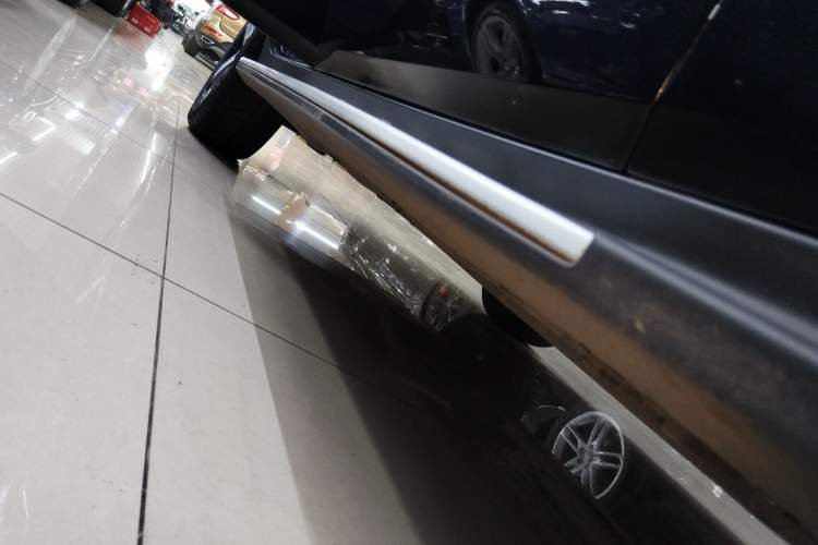 Used Mercedes-Benz GLC 2022 Refreshed GLC 260 L 4MATIC Dynamic Edition Right Side Sill