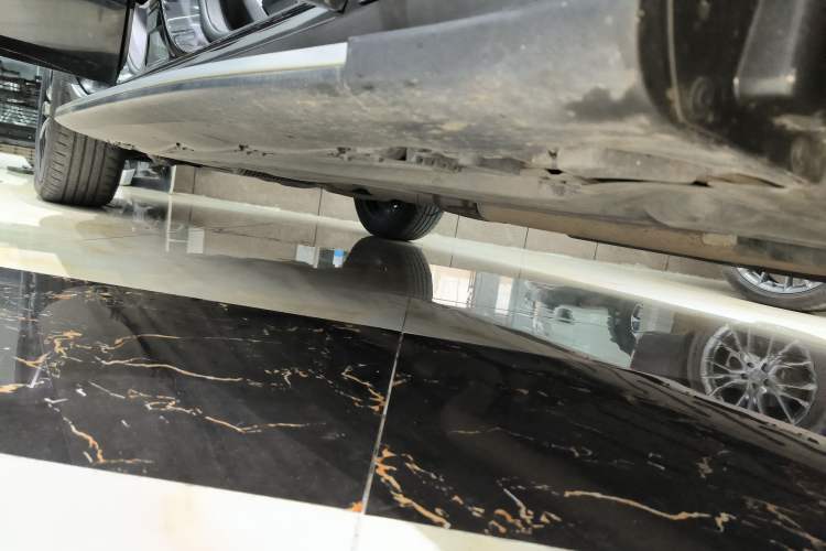 Used Mercedes-Benz GLC 2022 Second Facelift GLC 260 L 4MATIC Luxury Edition Right Side Sill