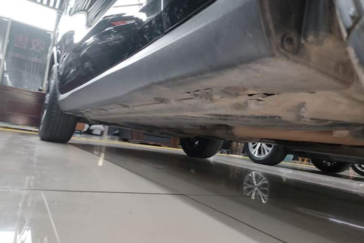 Used Mercedes-Benz GLC 2022 Refreshed GLC 260 L 4MATIC Dynamic Edition Right Side Sill