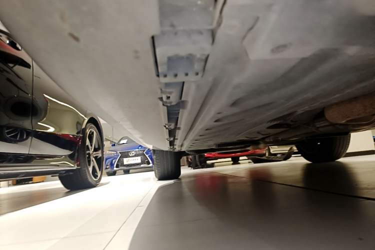 Used Mercedes-Benz GLC 2022 GLC 300 L 4MATIC Dynamic Model Right Side Sill