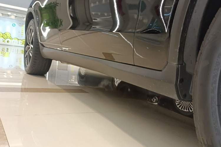 Used Mercedes-Benz GLC 2022 Second Facelift GLC 260 L 4MATIC Luxury Edition Right Side Sill