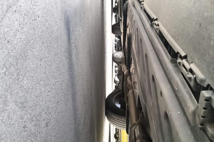 Used Mercedes-Benz GLC 2022 Refreshed GLC 260 L 4MATIC Dynamic Edition Right Side Sill
