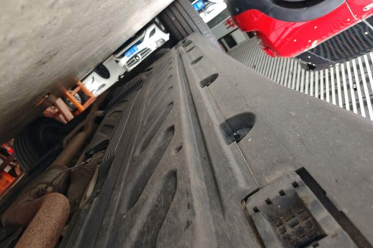 Used Mercedes-Benz GLC 2022 GLC 260 L 4MATIC Luxury Model Right Side Sill