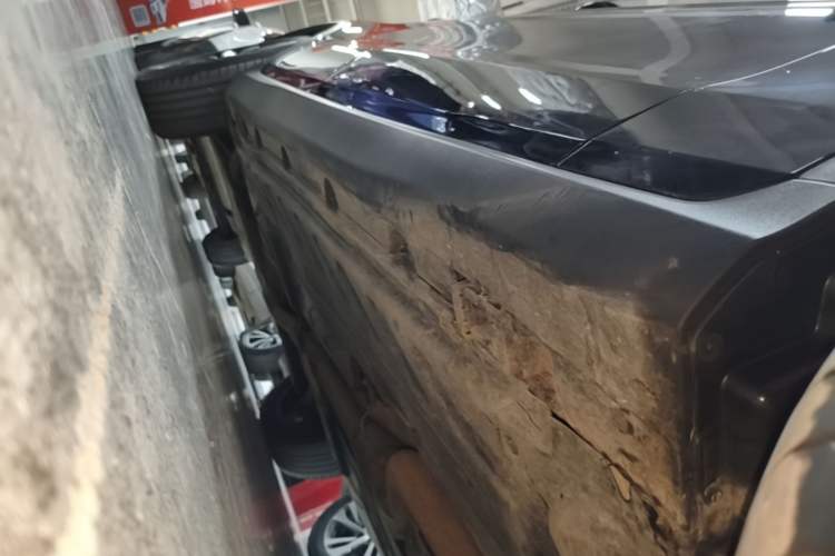 Used Mercedes-Benz GLC 2022 Second Facelift GLC 260 L 4MATIC Luxury Edition Right Side Sill